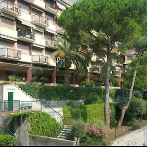 Privata Nell'appartamento In Zona Residenziale Con 2 Piscine , Rapallo Italia